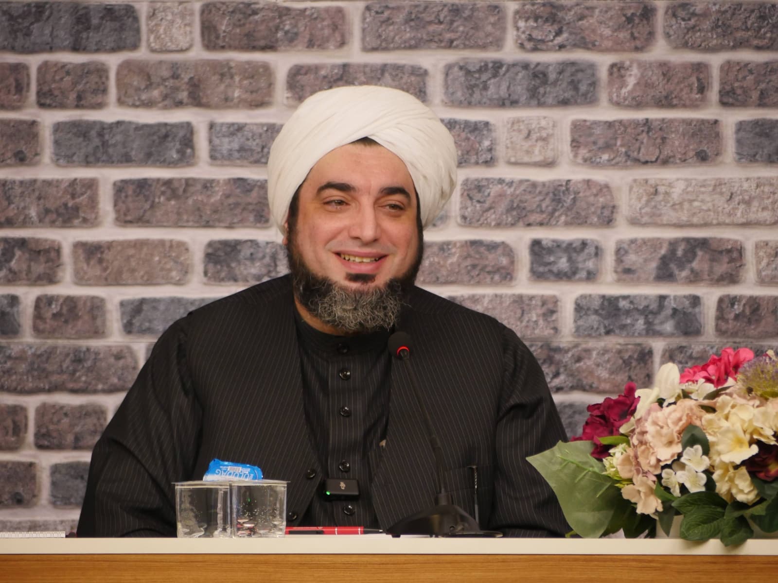 Awn Al-Qaddoumi delivered a speech at IIKV as part of the weekly seminar series titled "Living with the Qur'an and Sunnah"
