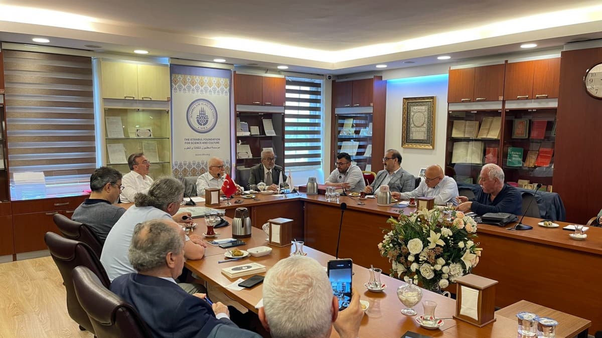 “Modern Asrın Düşünce ve Fikir Lideri Bediüzzaman Said Nursi'dir.