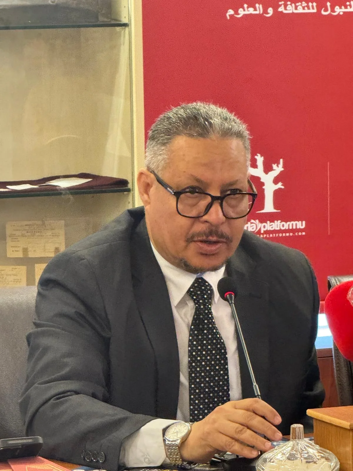 Basın toplantısında konuşan Prof. Dr. Eşref Abdürraafi el-Durfili