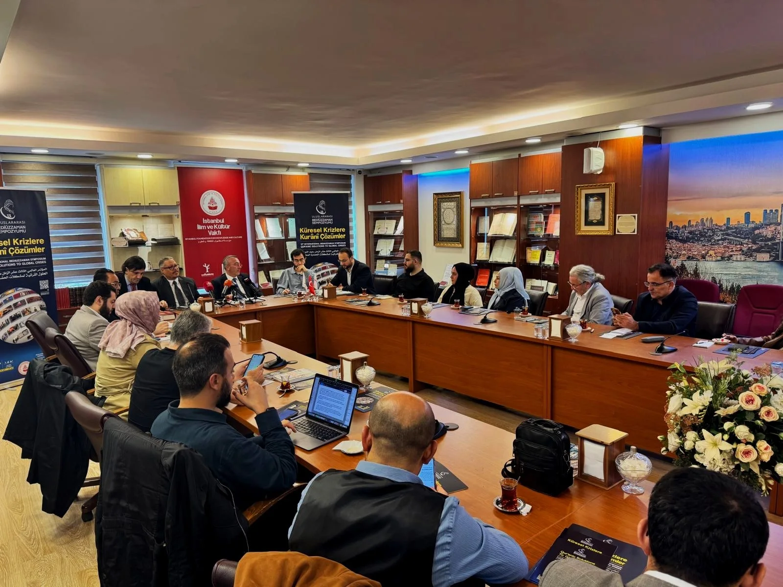 İİKV konferans salonunda basın toplantısı